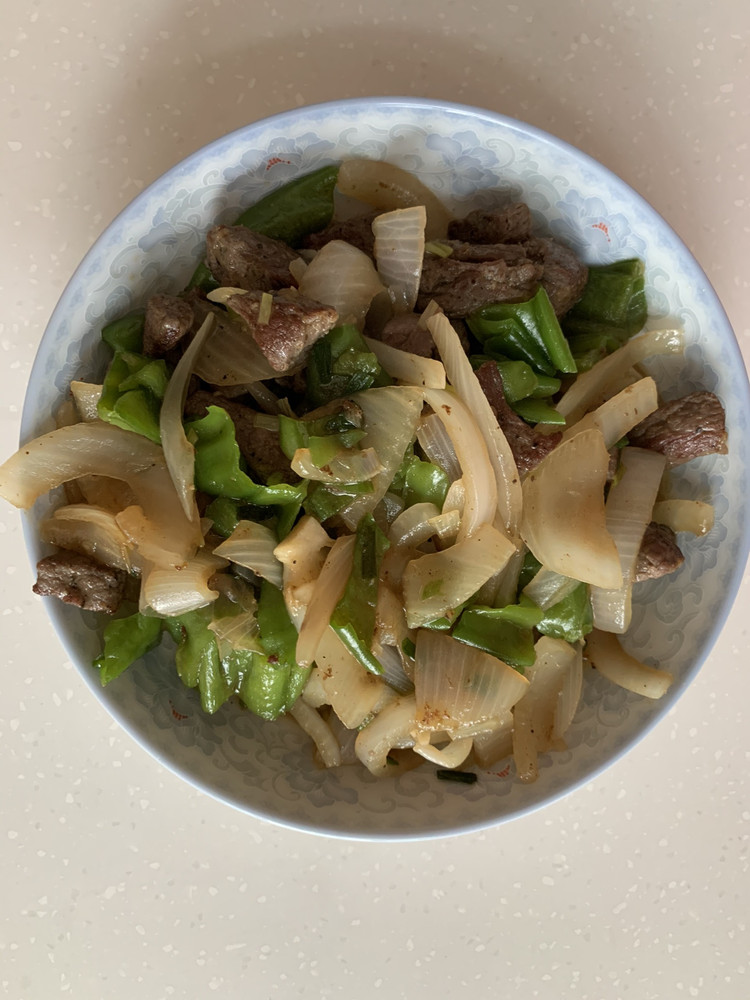 快手减脂瘦身的洋葱青椒牛肉的做法