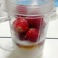冰爽草莓优酪乳（乳酸草莓奶昔）澜配方的做法图解3