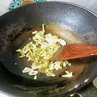 酸菜炒荷兰豆的做法图解2
