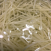#不容错过的鲜美滋味#洋葱土豆丝的做法图解3