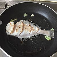 香煎扒皮鱼的做法图解4