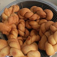 香酥软糯的麻花的做法图解1