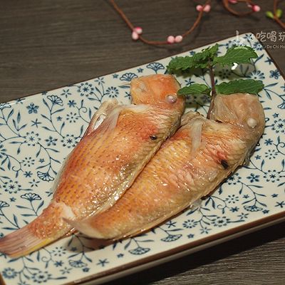 鹦哥鱼饭：潮菜鱼类菜肴中的冷菜