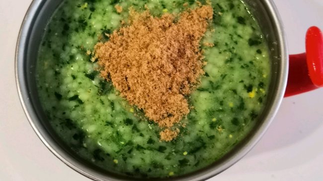 九月龄辅食菠菜肉松颗粒面的做法