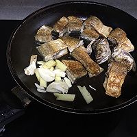 我叫翘嘴巴  之 红烧白鱼的做法图解7