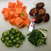 香菇胡萝卜炖排骨的做法图解2