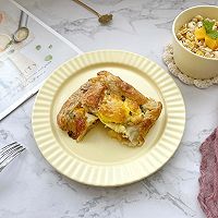 手抓饼新吃法-培根火腿芝士蛋堡，太香了的做法图解11
