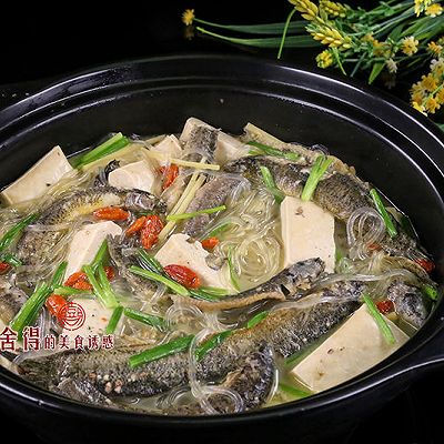 泥鳅这样做味道鲜美, 制作简单, 上桌豆腐粉丝被抢光, 泥鳅