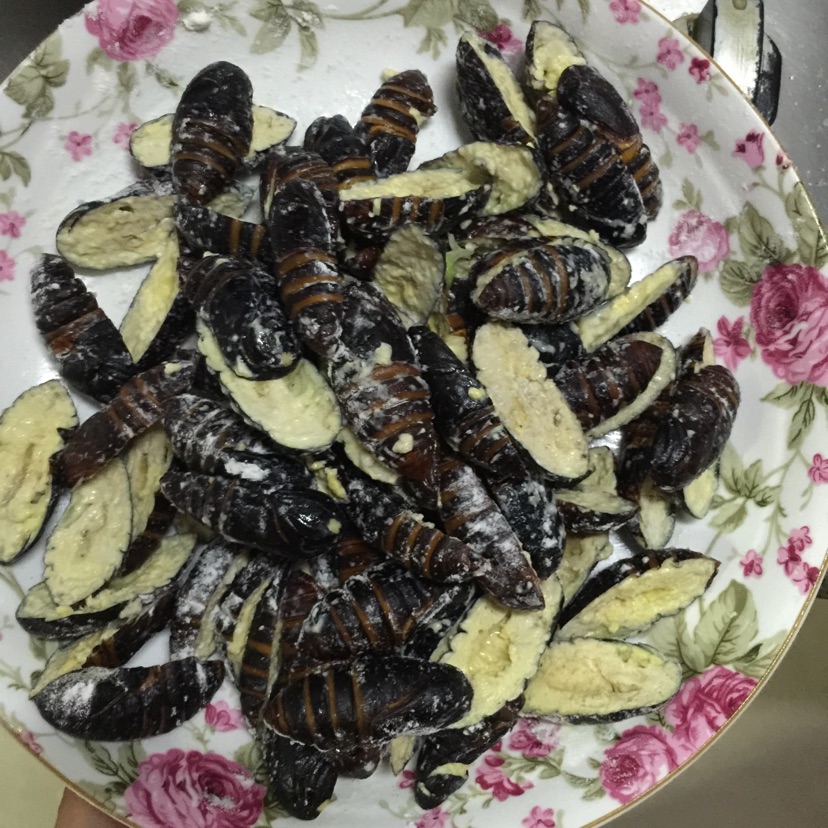 干煸蚕蛹的做法图解3