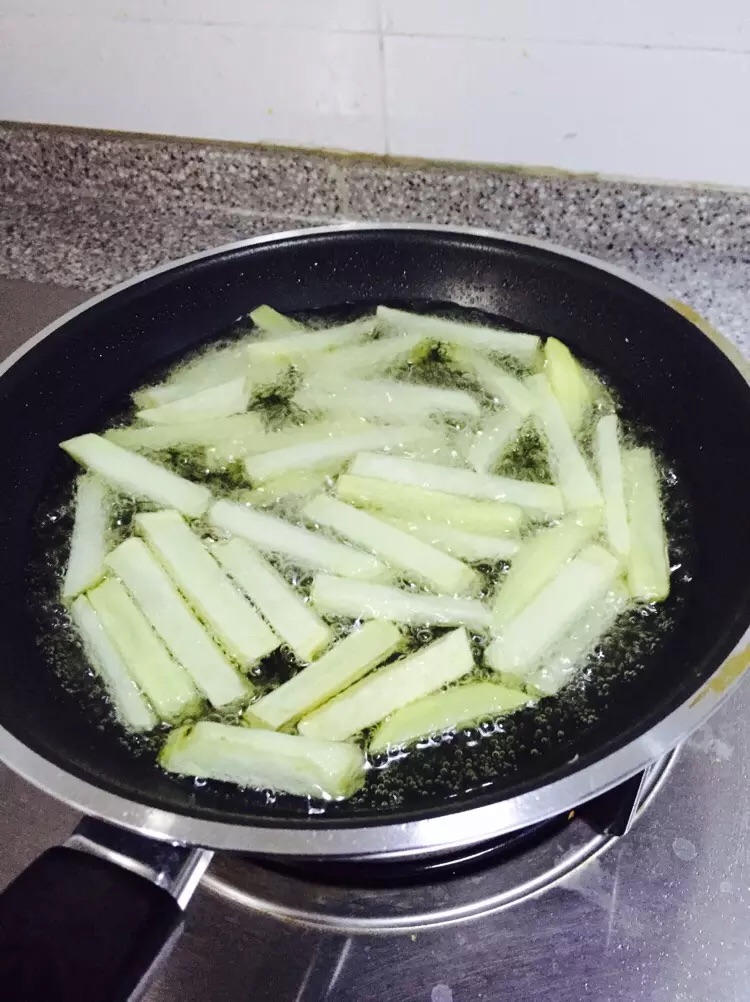 原味虾仁薯条的做法图解1