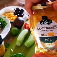 #一口新年味，全家享佳味#马苏里奶酪芝麻菜牛油果色拉的做法图解3