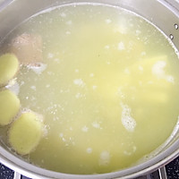 广东妹子的拿手广东汤——绿豆莲藕猪骨汤的做法图解5
