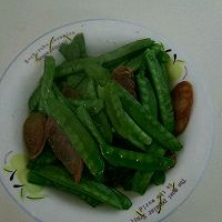 荷兰豆炒香肠的做法图解4