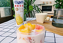 #在夏日饮饮作乐#炎炎夏天，来一杯清凉香甜的酸奶水果捞的做法