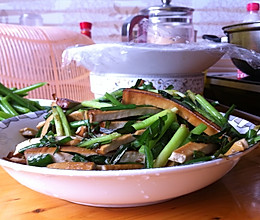 韭菜炒豆腐干的做法