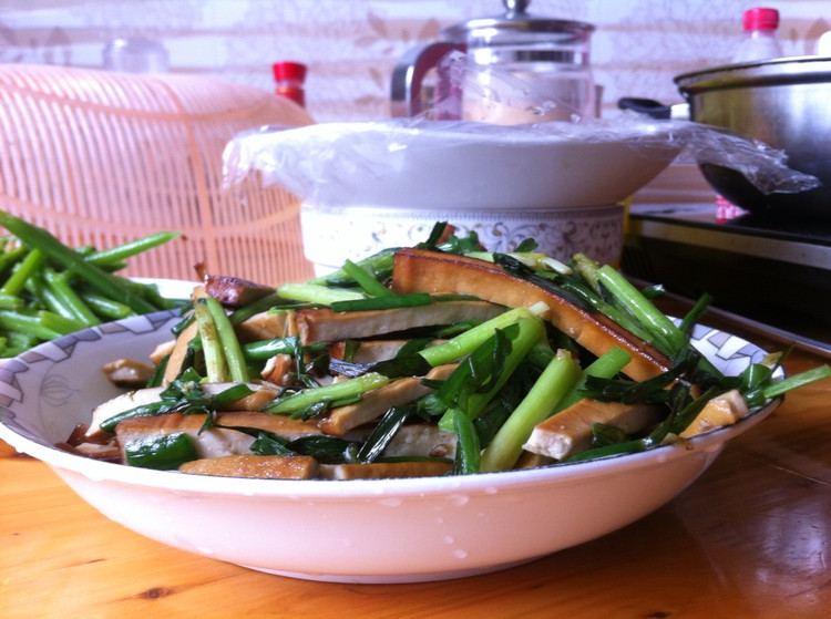韭菜炒豆腐干的做法
