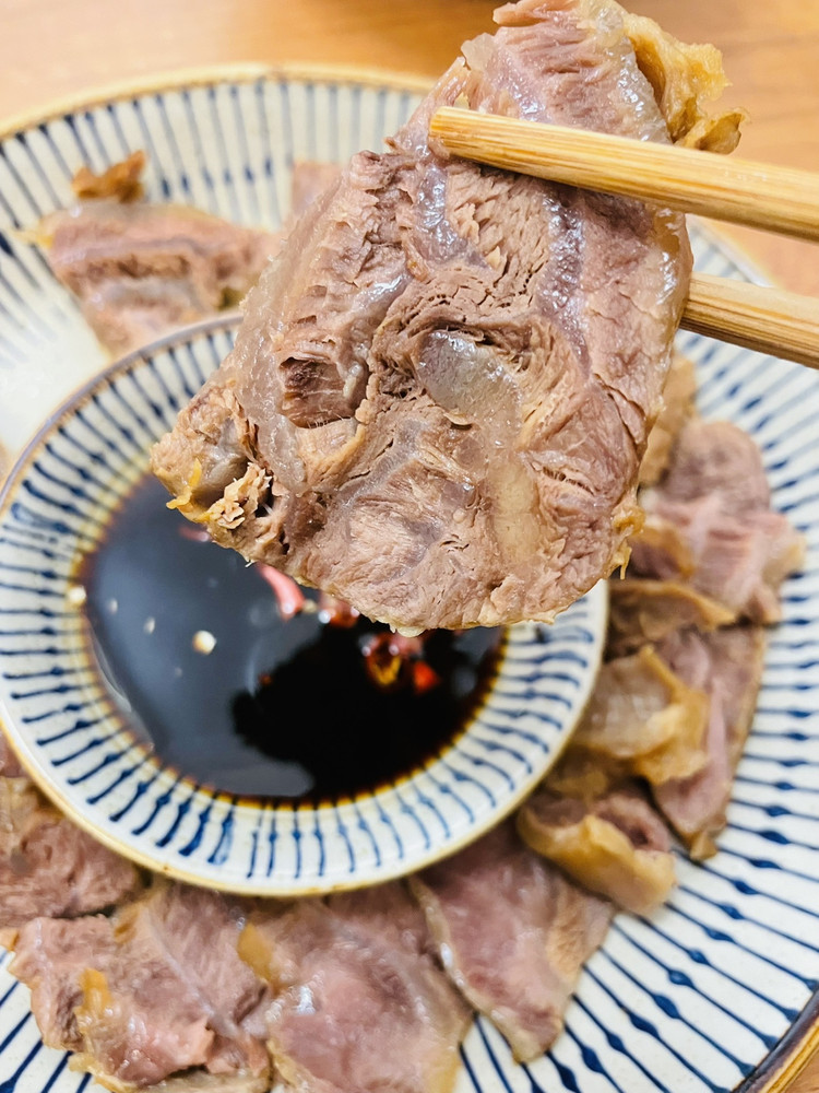 懒人版香卤牛腱子肉（有手就会！）的做法