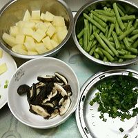 香菇鸡肉焖饭的做法图解4