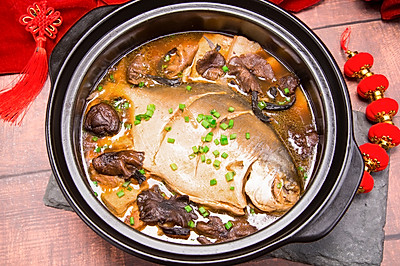 鱼跃龙门锅，山珍海味，酱香浓郁的年夜饭
