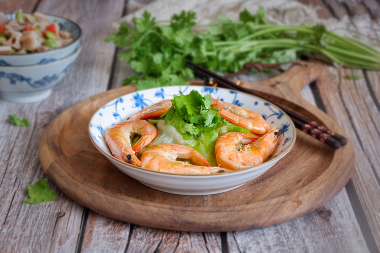 大虾炒包菜的做法