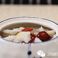 红枣枸杞小米新西兰花胶粥的做法图解2