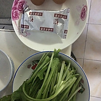 鸡蛋小白菜味增汤的做法图解1
