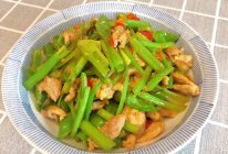 芹菜炒猪肉的做法
