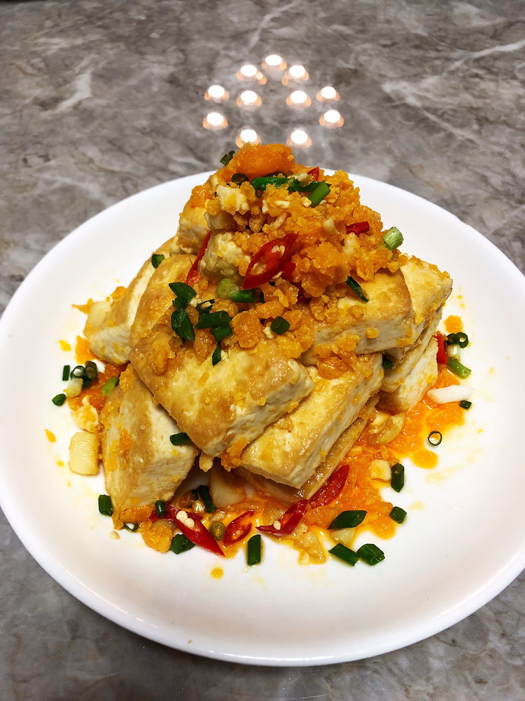 咸蛋黄焗豆腐的做法