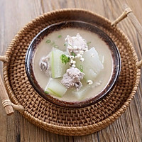清凉解暑的冬瓜薏米排骨汤的做法图解2