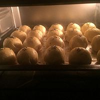 红豆沙蛋黄酥的做法图解9