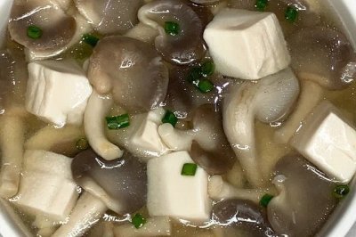 平菇肉片豆腐汤