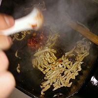 鱼香肉丝，中国人的传统美食的做法图解8