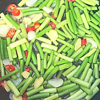 蒜苔炒鱿鱼的做法图解4