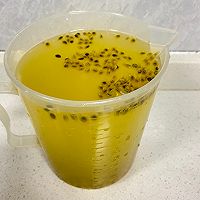 百香果柠檬水的做法图解1