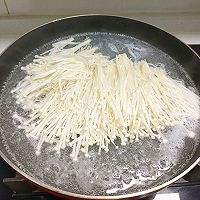 凉拌黄瓜丝金针菇的做法图解2