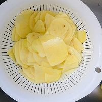 番茄炒土豆片的做法图解1