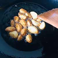 黑蒜子牛肉粒的做法图解2