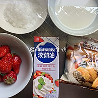 粉粉的少女心 椰丝草莓小方的做法图解1