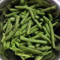 干煸豆角的做法图解1