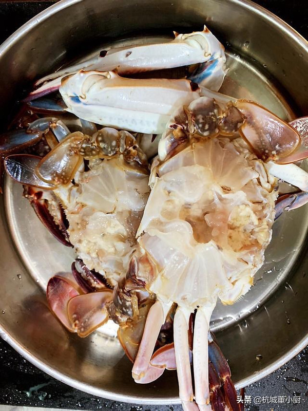 梭子蟹的内脏清洗图解图片