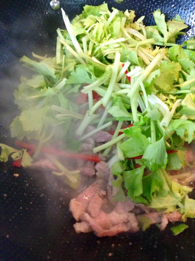 芹菜炒肉丝的做法图解4