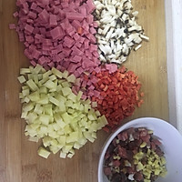 腊肉焖饭的做法图解1