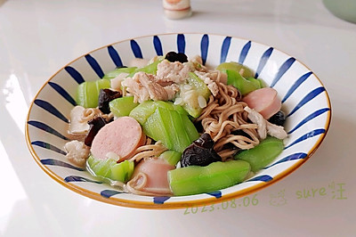 肉肉丝瓜菇汤面