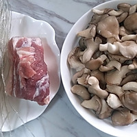 冬季暖身菜，猪肉蘑菇炖粉条的做法图解1