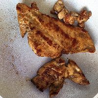 香煎鸡胸肉的做法图解1