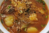 超简单可以喝汤的韩式辣白菜土豆排骨之辣炖排骨的做法