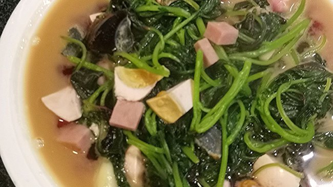 上汤苋菜皮蛋汤，好吃到汤都喝完！的做法