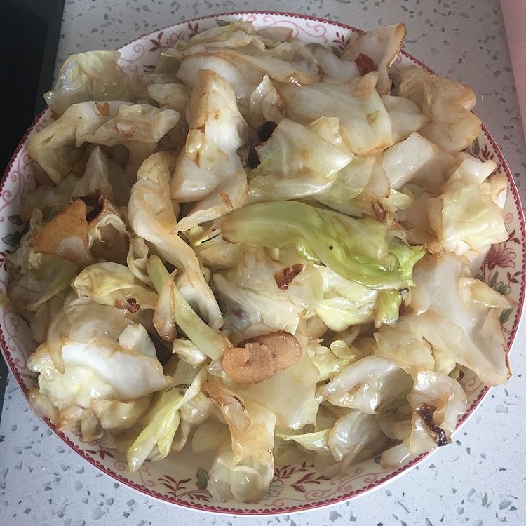 炝炒圆白菜的做法