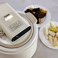 #女神野餐记#春天鸽子这样做比腌笃鲜还鲜美/羊肚菌春笋鸽子汤的做法图解7