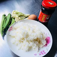 老干妈炒饭的做法图解1